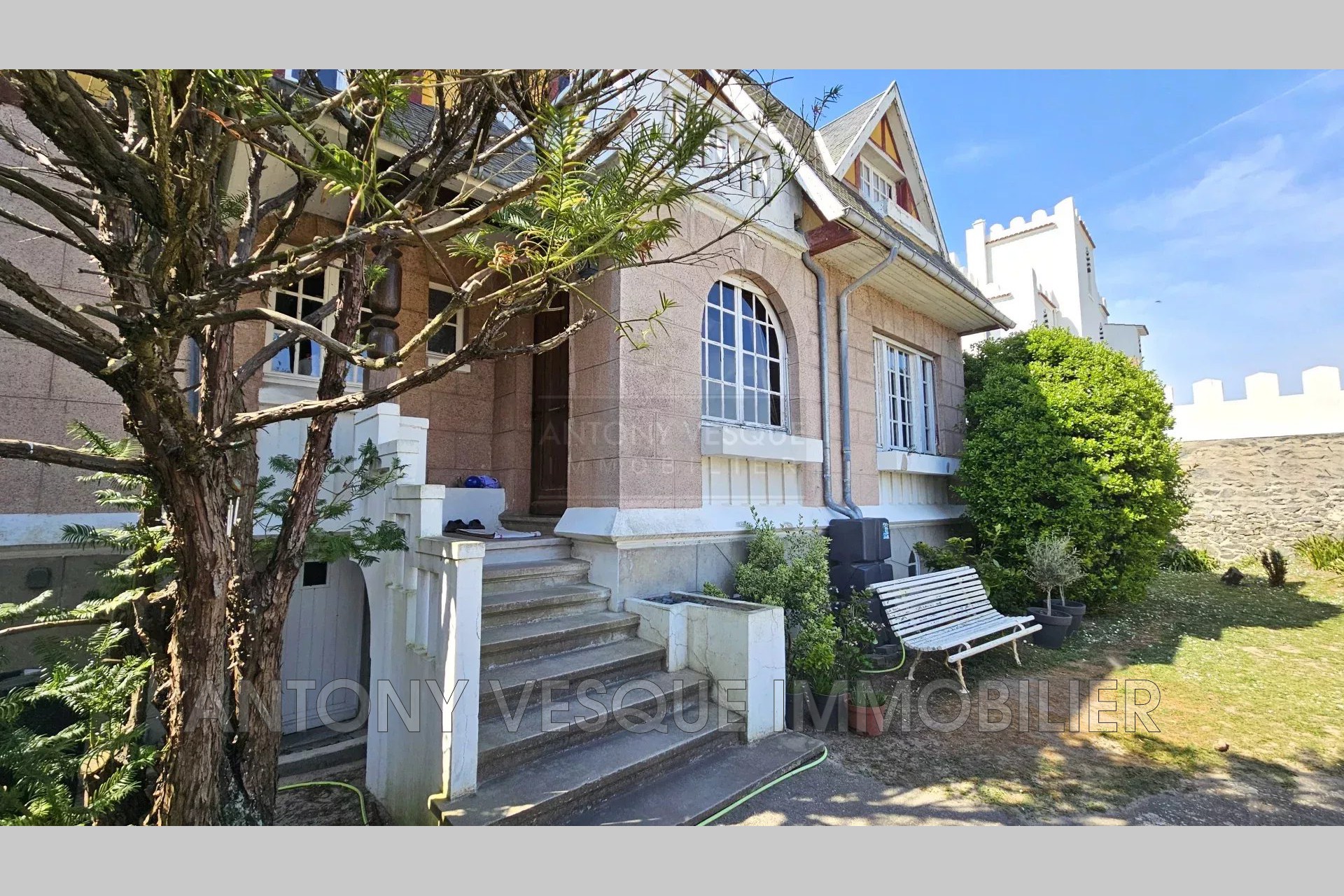 Agence immobilière de AVI Agon Coutainville - Vesque Immobilier