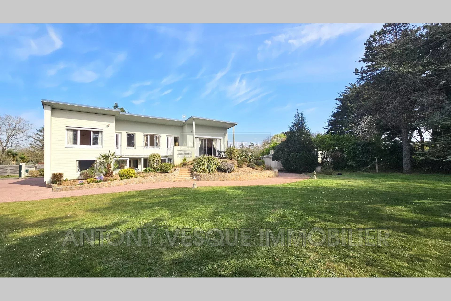 Agence immobilière de AVI Agon Coutainville - Vesque Immobilier