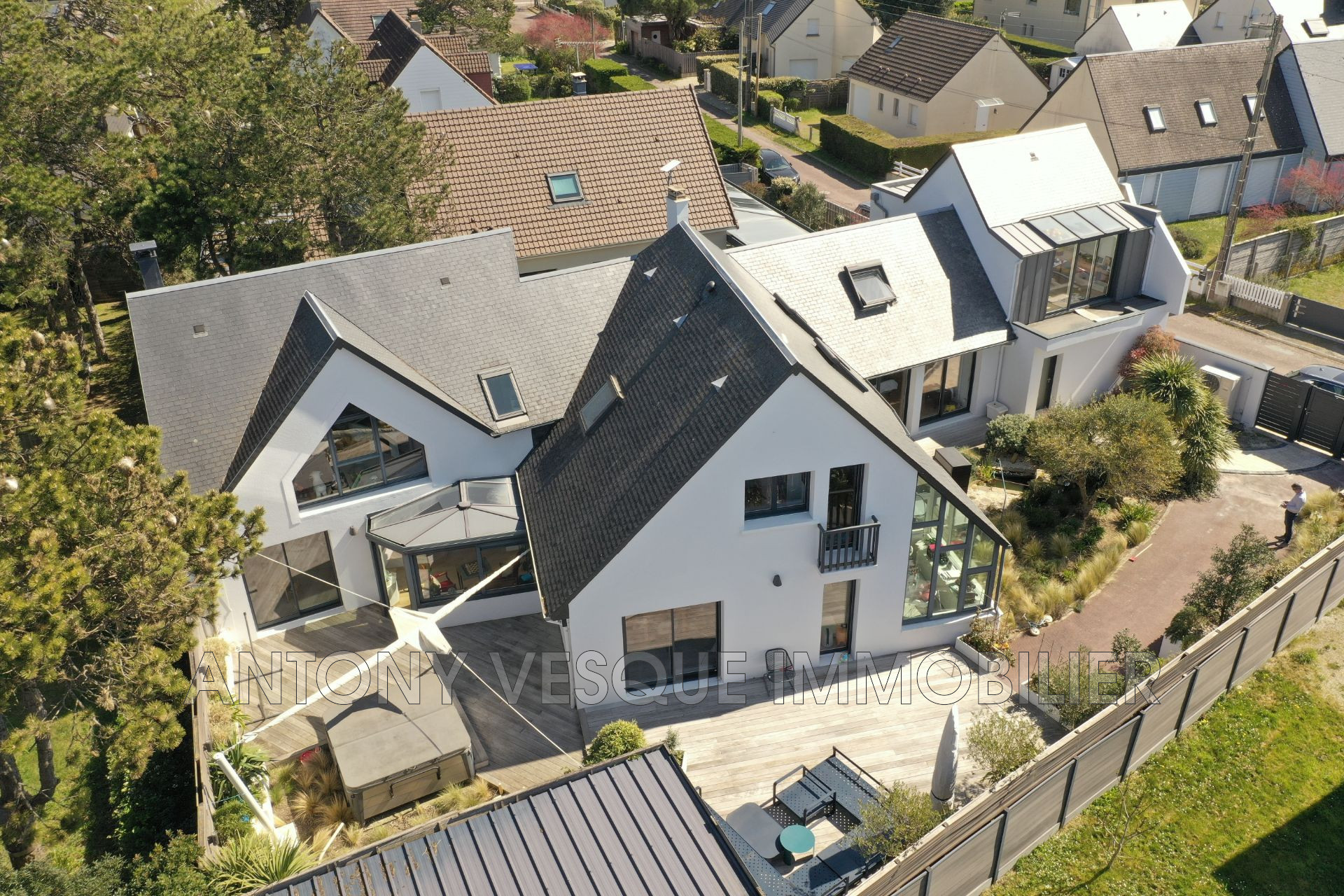 Agence immobilière de AVI Agon Coutainville - Vesque Immobilier