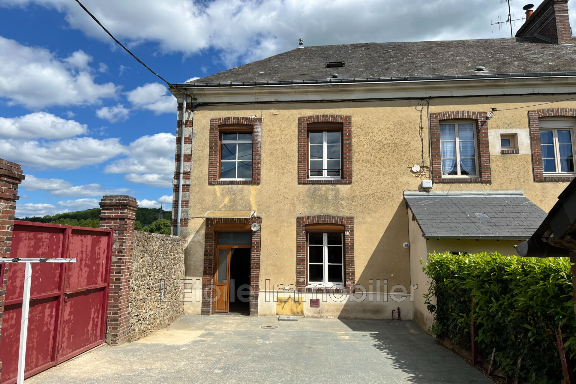 LA CHAPELLE-MONTLIGEON