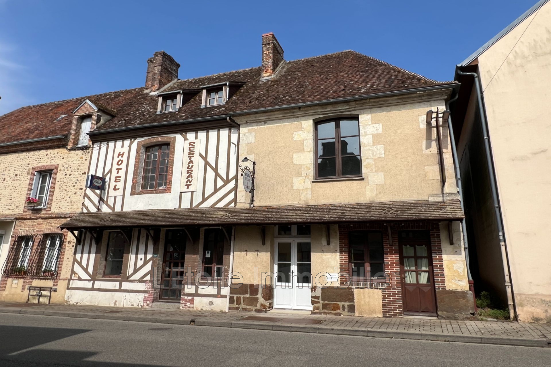 IMMEUBLE AVEC LOCAL COMMERCIAL ET HABITATION