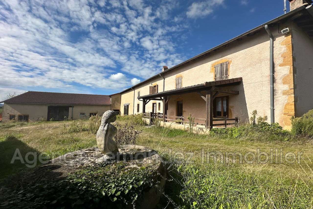 CORPS DE FERME ET DÃ‰PENDANCES Ã€ RÃ‰NOVER. 720 M2 AU TOTAL.