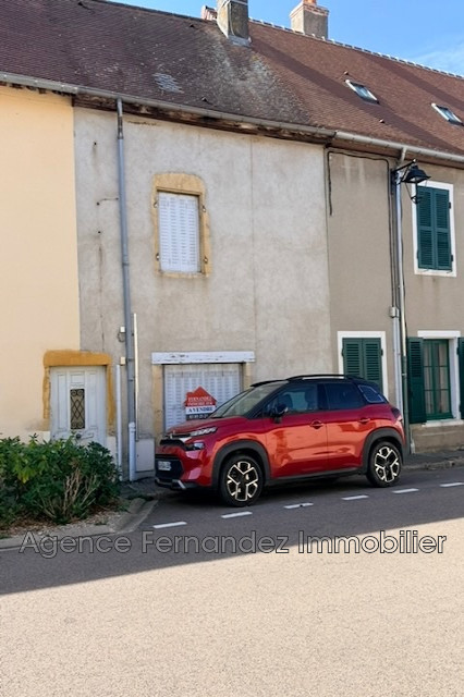 Maison de village à rénover.
