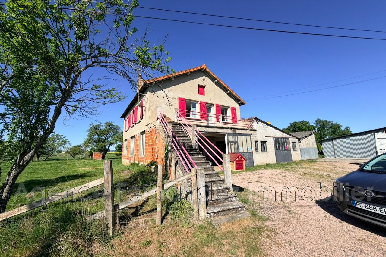 Maison d'habitation de 75 m2 hab et atelier de 300 m2 env.