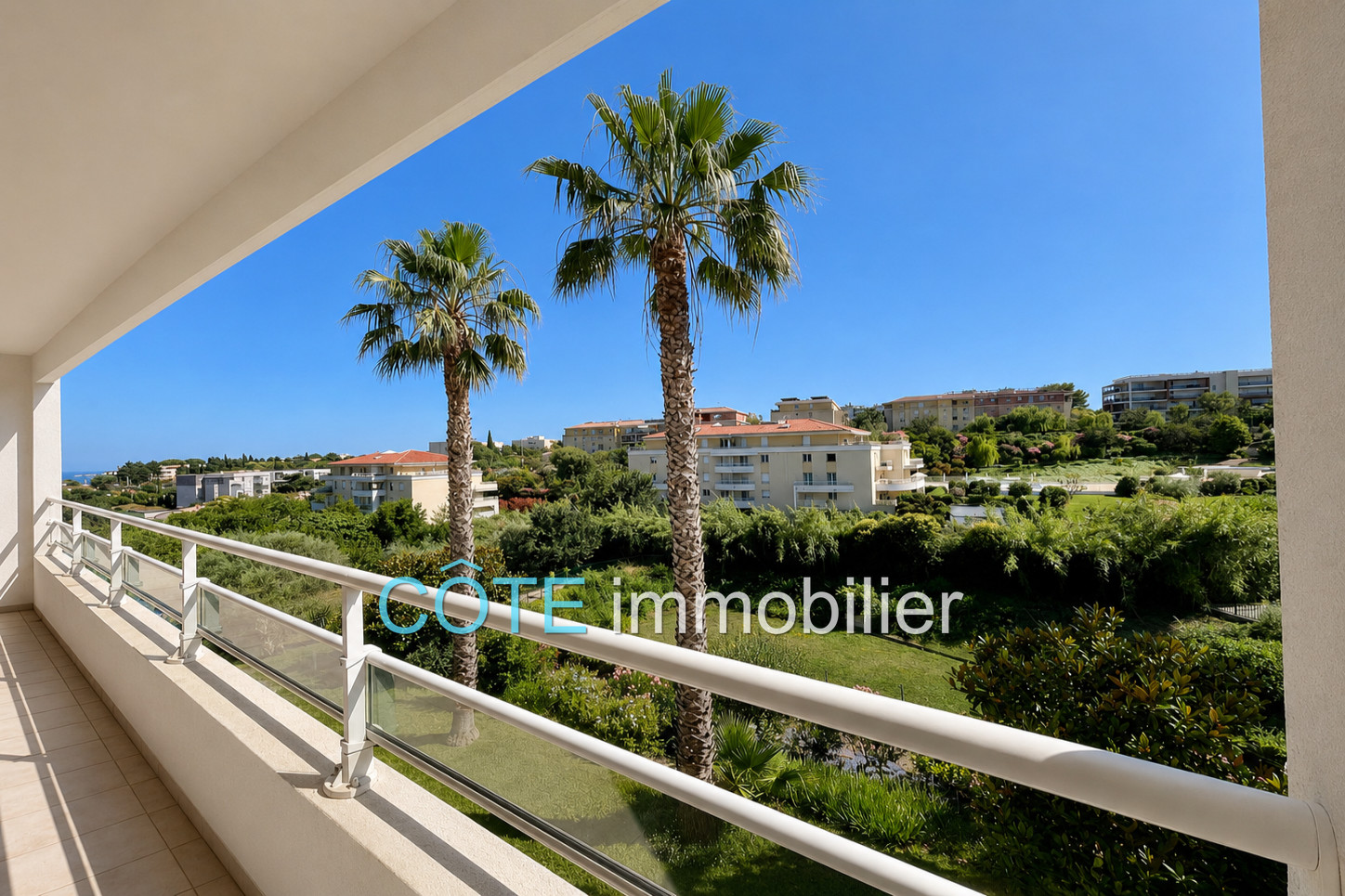 2 PIÃˆCES 54M2, GRANDE TERRASSE, STANDING, PISCINE.