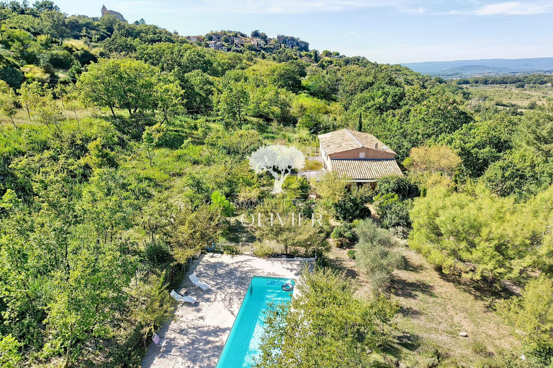 Saignon - Propriété de charme avec piscine, à quelques pas du