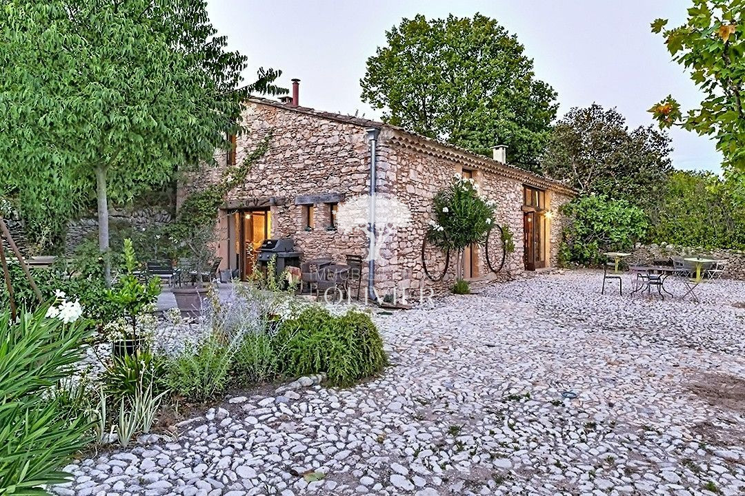 Luberon Villars - Une maison à l'esprit d'artiste, un bassin a