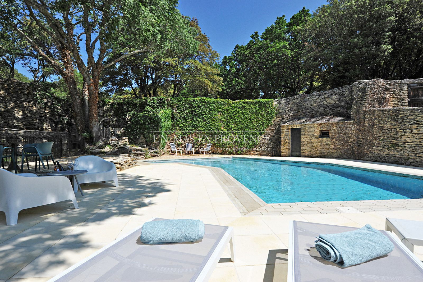 Agence immobilière de UN MAS EN PROVENCE