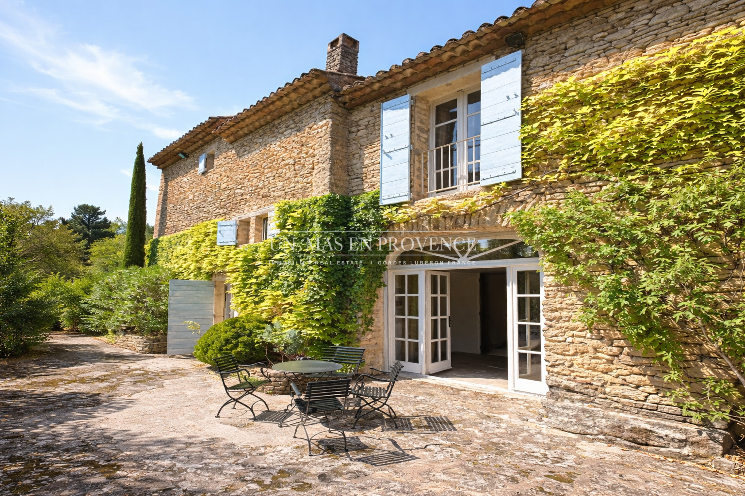 Agence immobilière de UN MAS EN PROVENCE