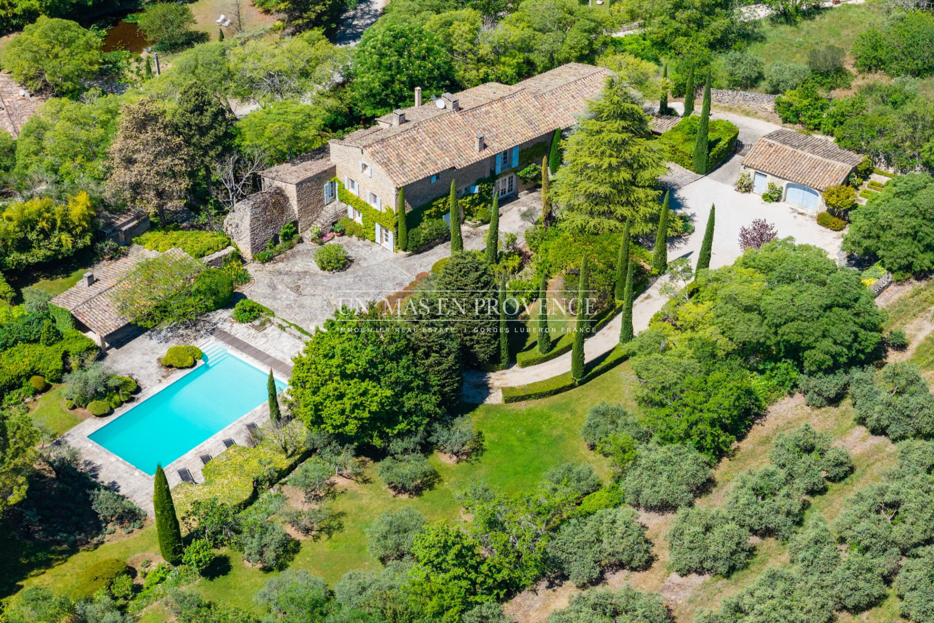Agence immobilière de UN MAS EN PROVENCE
