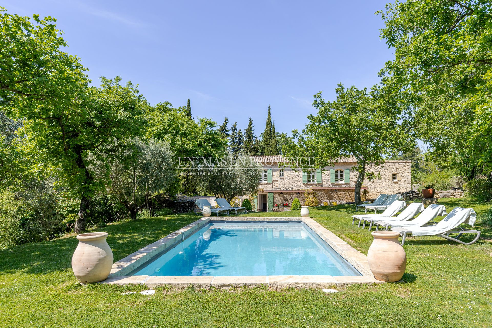 Agence immobilière de UN MAS EN PROVENCE