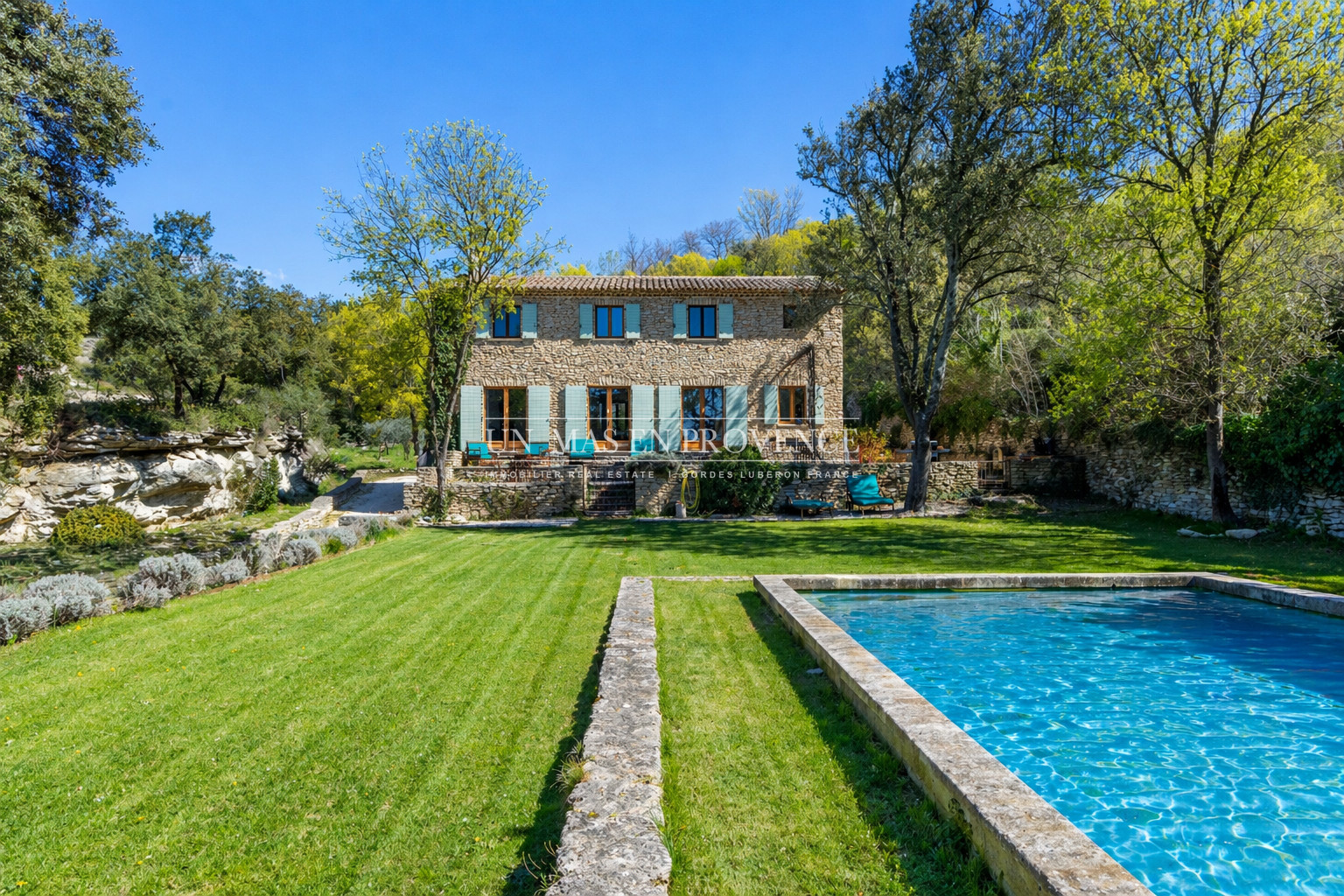 Agence immobilière de UN MAS EN PROVENCE