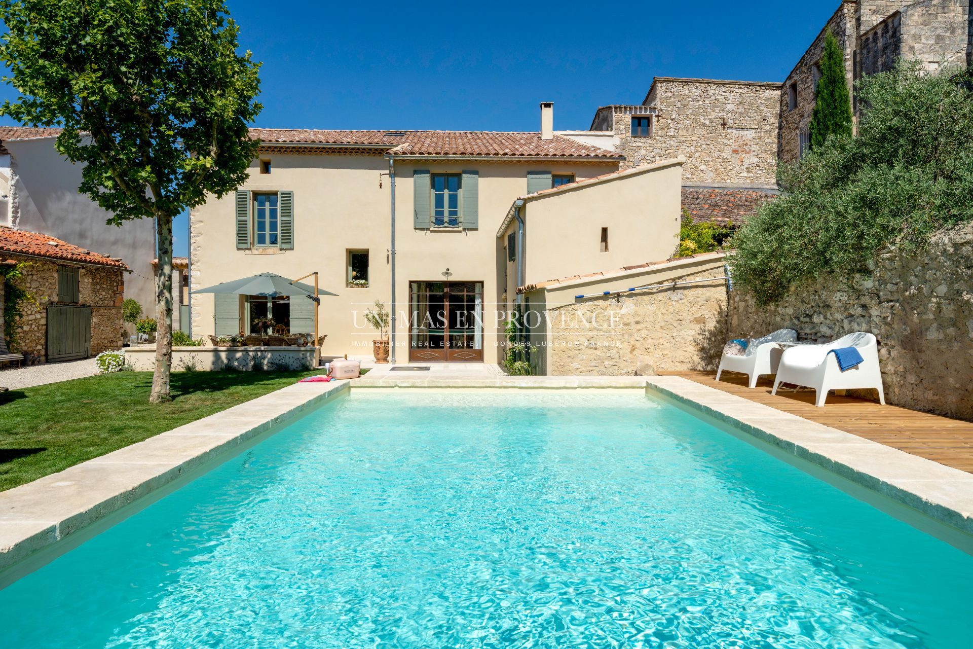 Agence immobilière de UN MAS EN PROVENCE