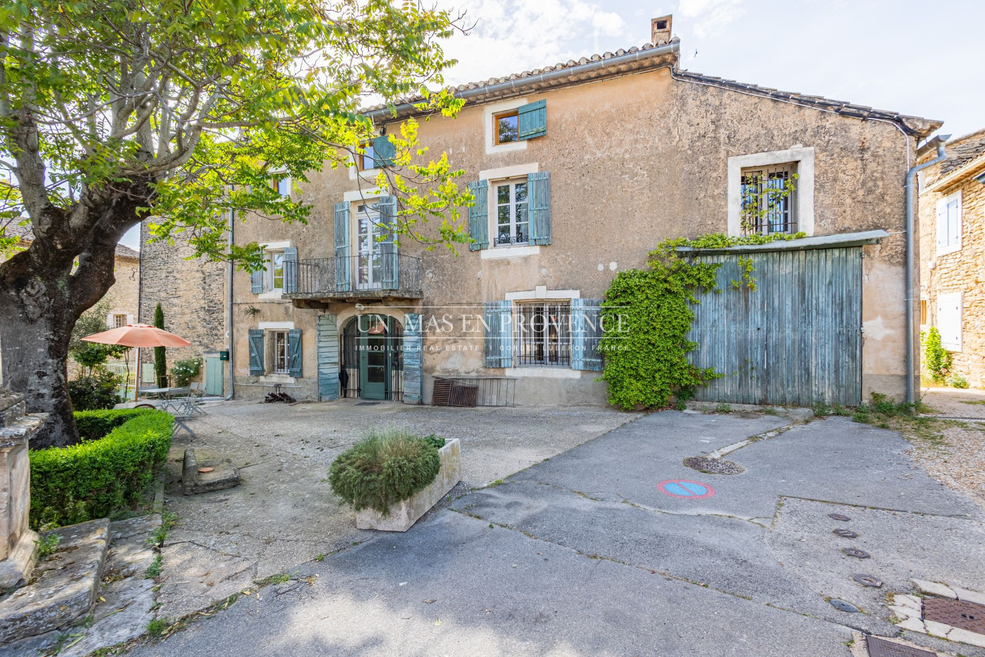 Agence immobilière de UN MAS EN PROVENCE