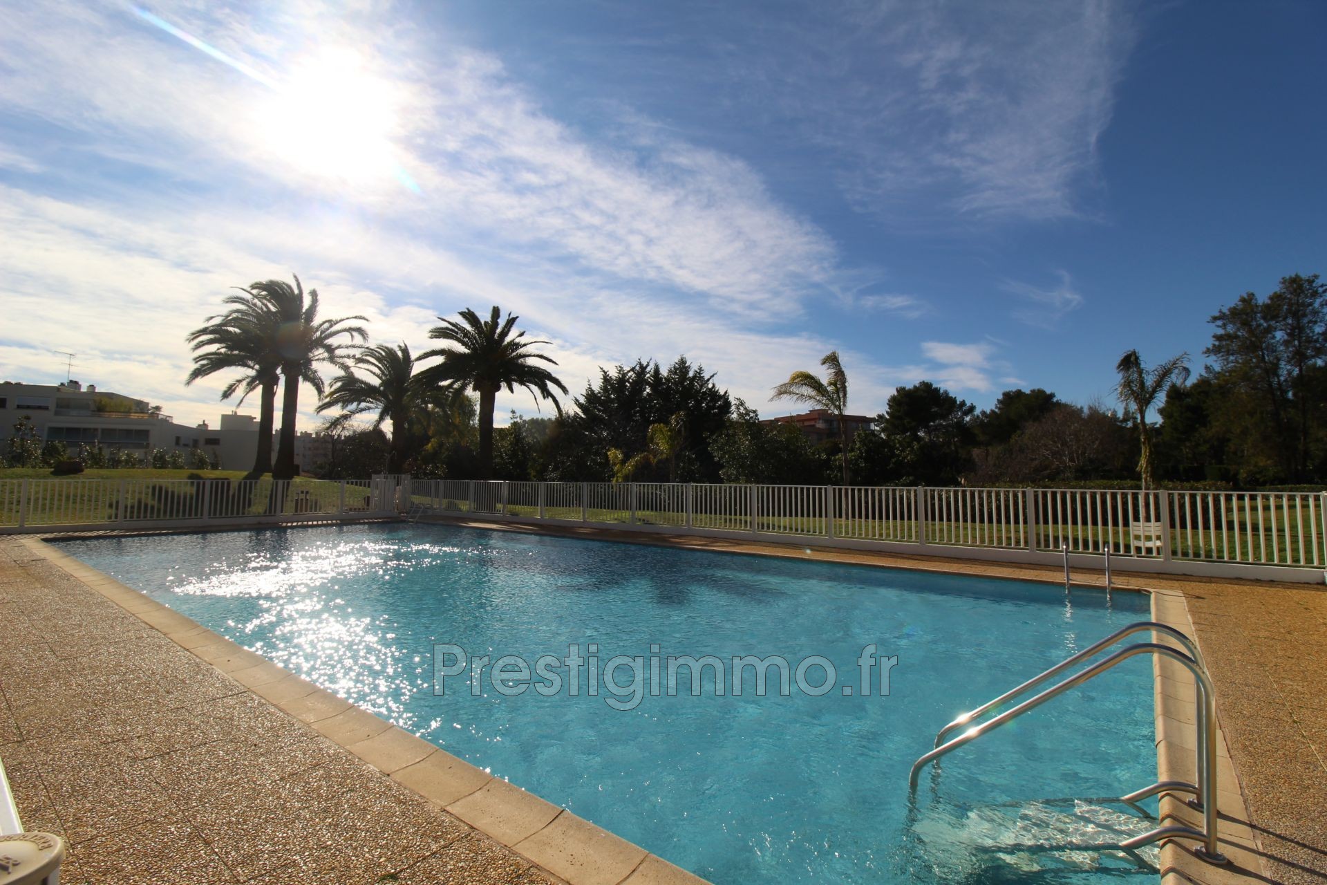 ANTIBES, LES COMBES, EDEN PARK, TENNIS PISCINE et PARC, beau e