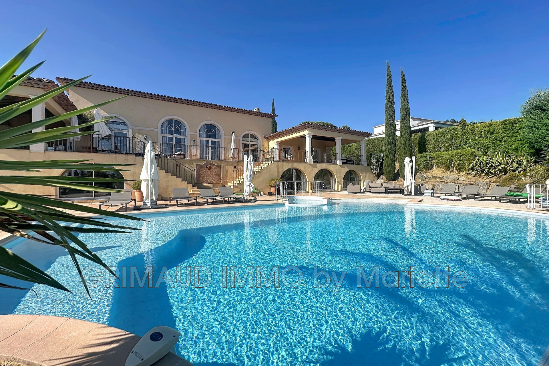 Villa dans domaine, vue mer, piscine, a pied des plages