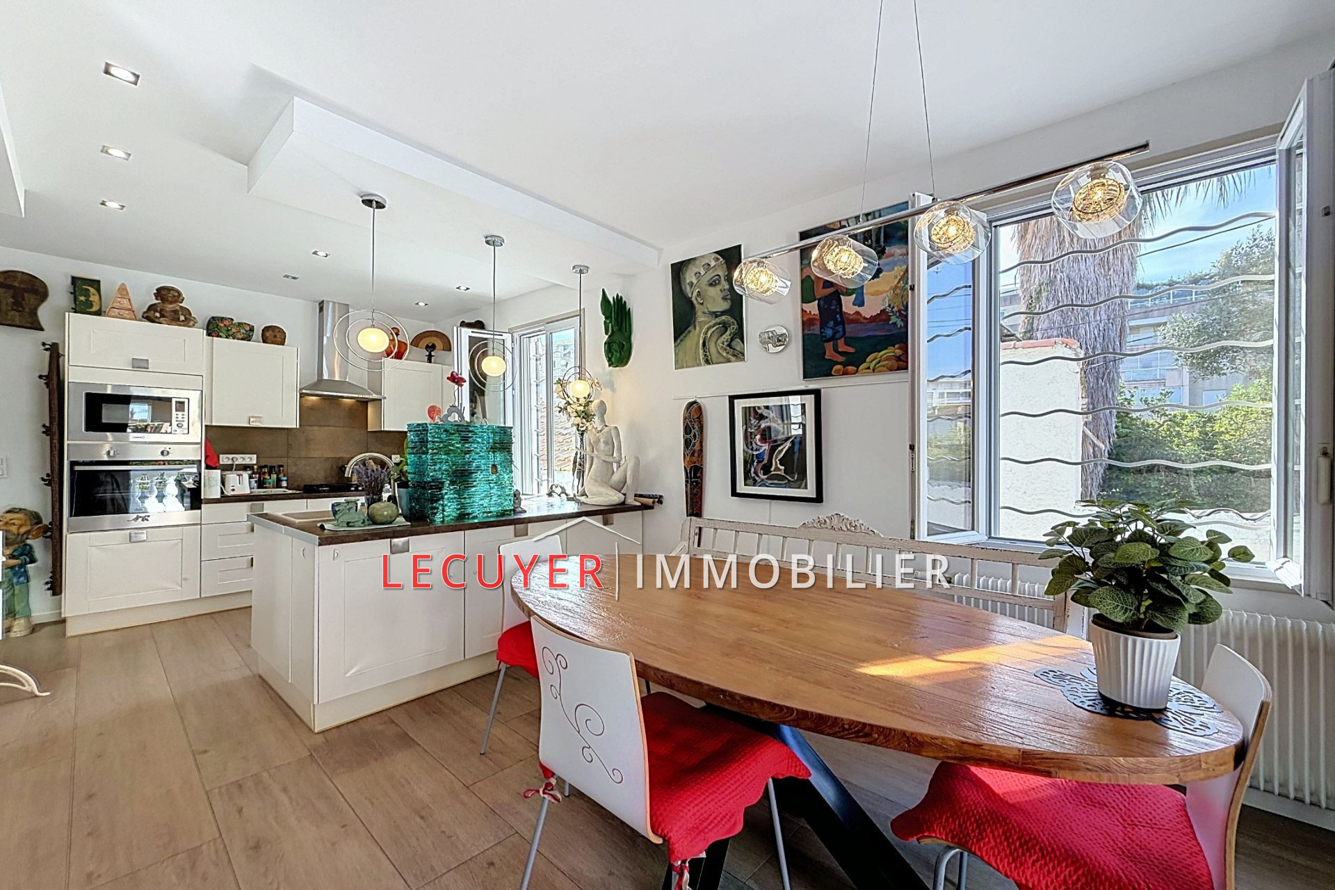 Golfe-Juan – Jolie villa rénovée avec jardin, stationnement et