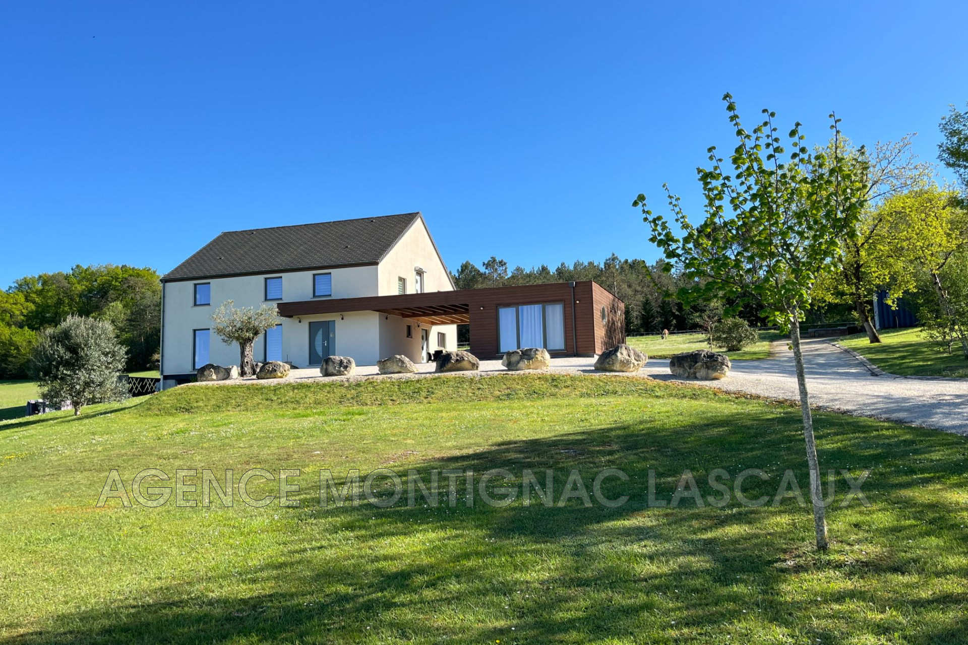 Agence immobilière de AGENCE MONTIGNAC LASCAUX