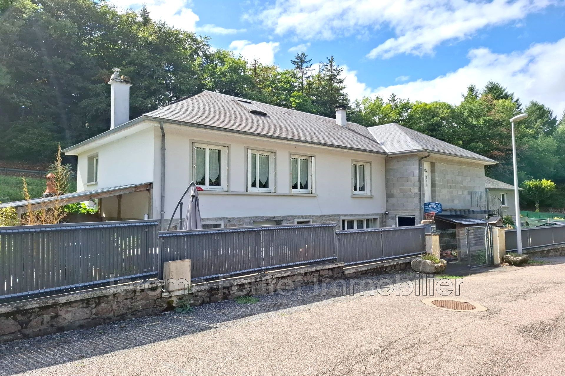 MEYMAC - 260m² de surface totale