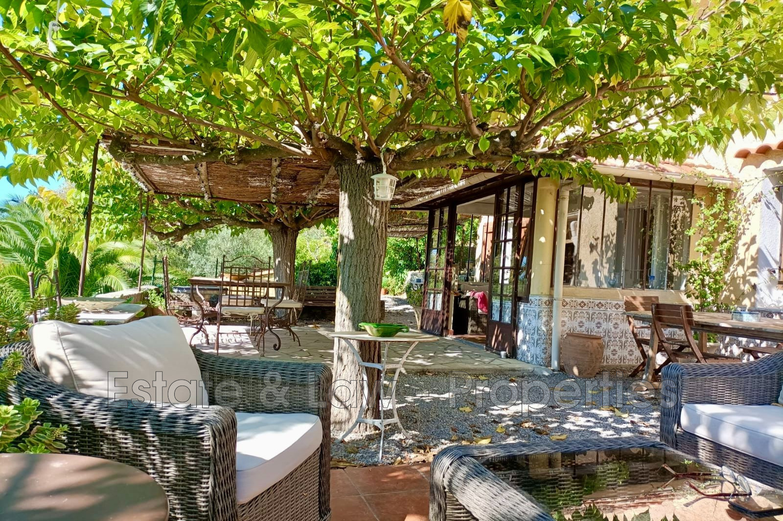 Agence immobilière de Estate & Law - Properties