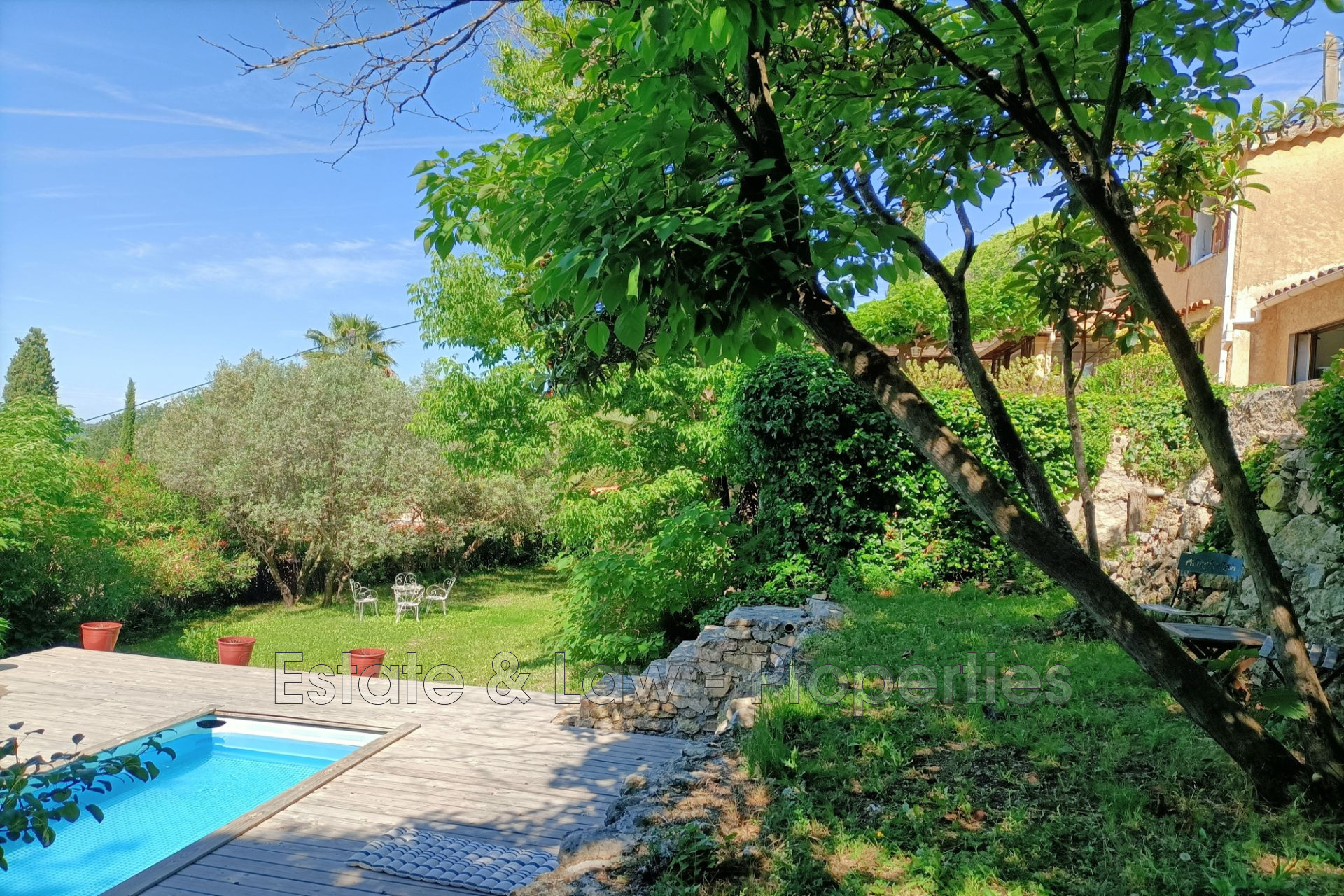 Agence immobilière de Estate & Law - Properties