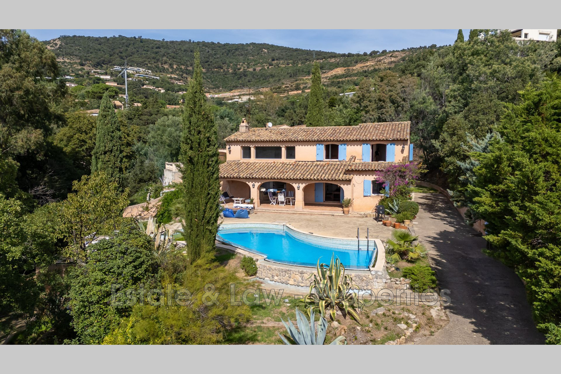 Agence immobilière de Estate & Law - Properties