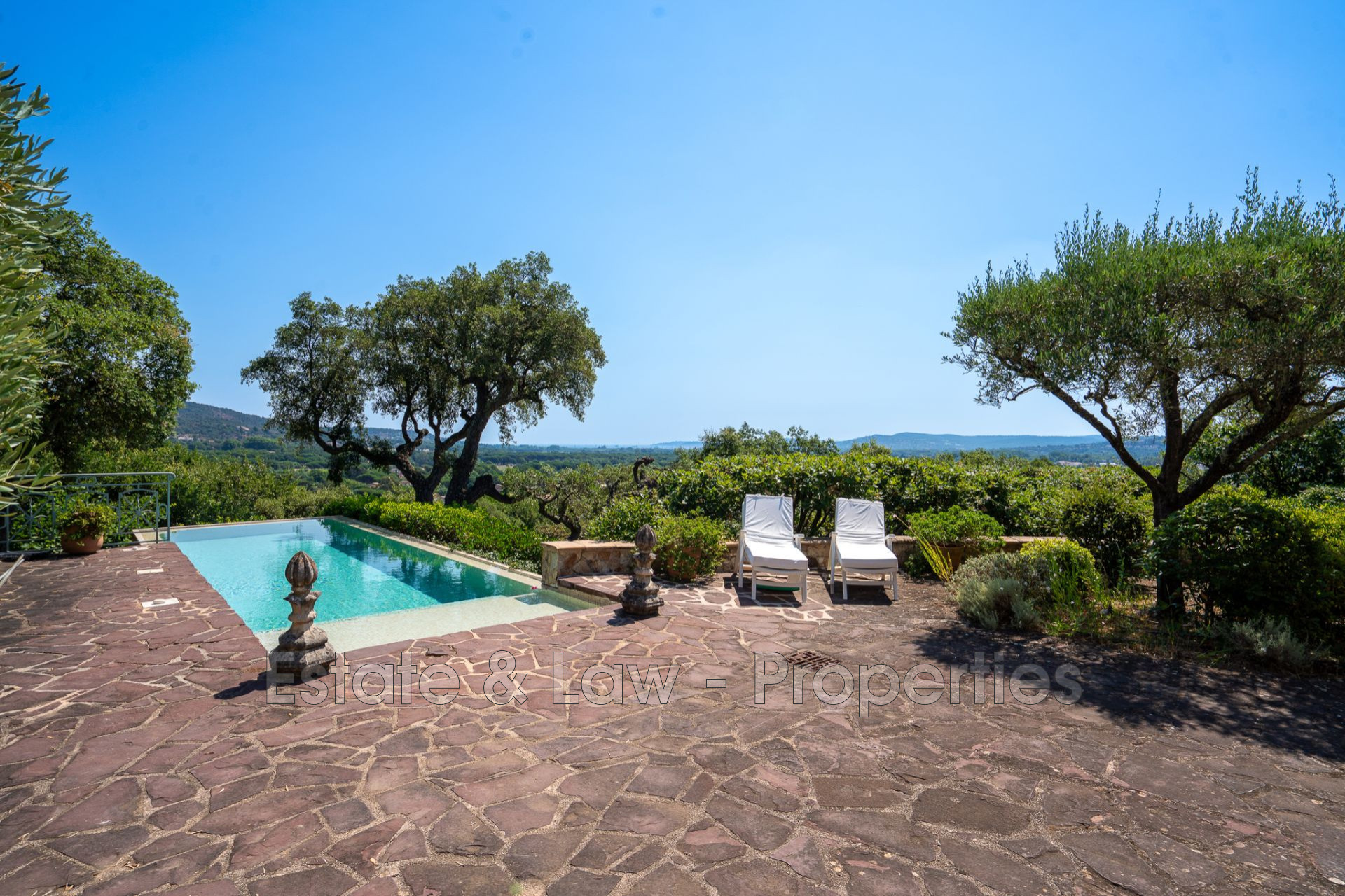 Agence immobilière de Estate & Law - Properties