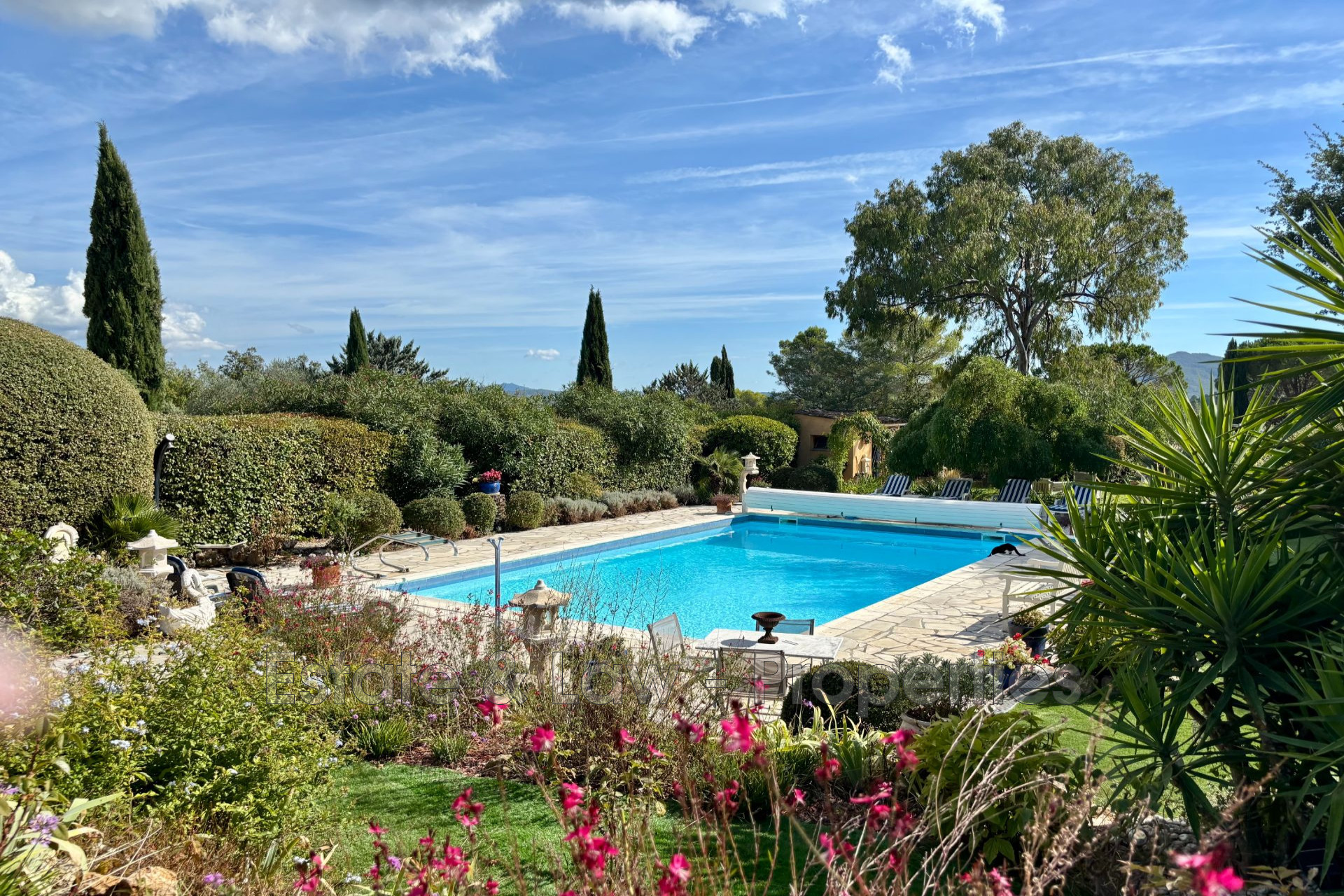 Agence immobilière de Estate & Law - Properties