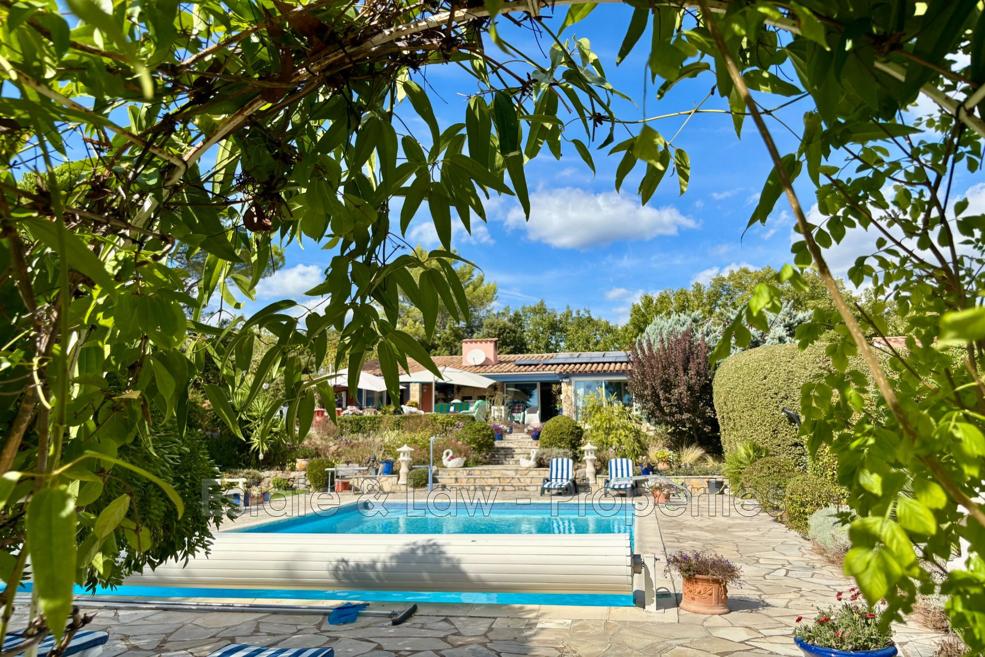 Agence immobilière de Estate & Law - Properties