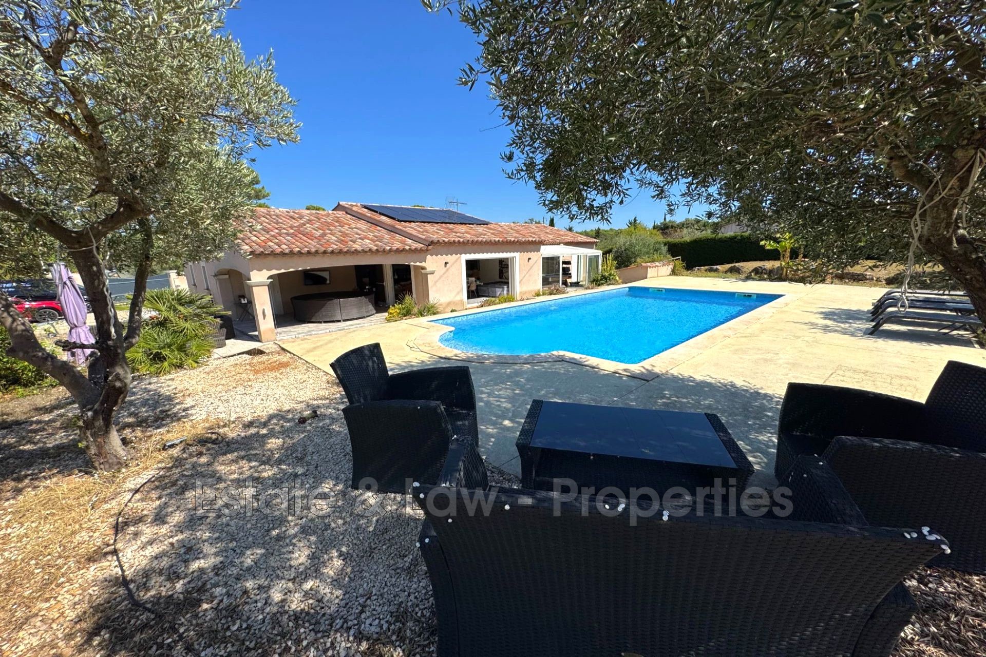 Agence immobilière de Estate & Law - Properties