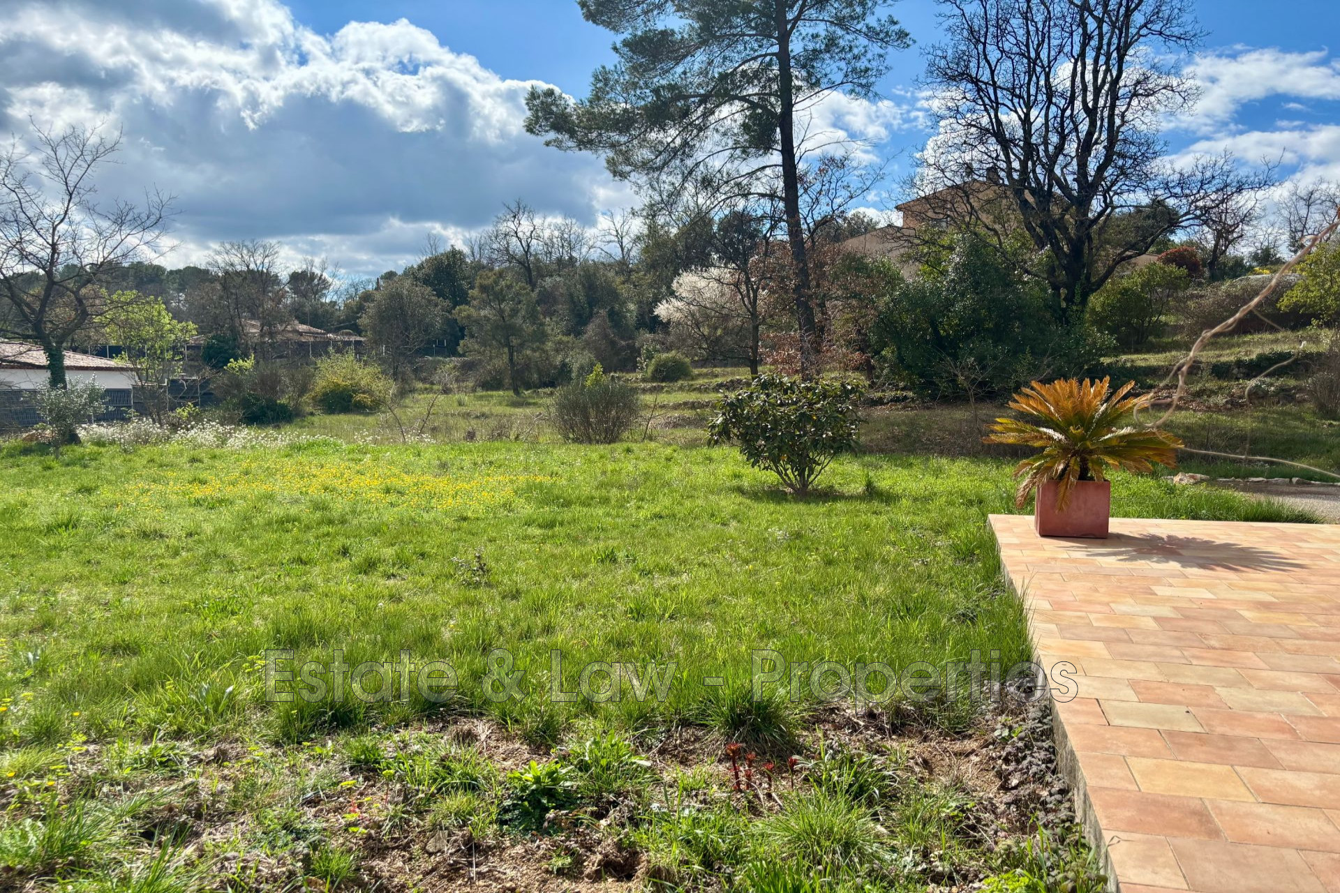 Agence immobilière de Estate & Law - Properties