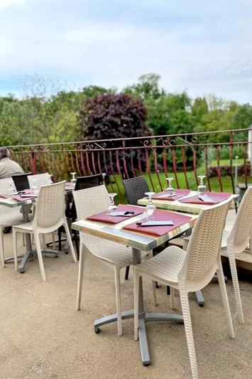 Professionnel  Saint-Léonard-des-Bois  