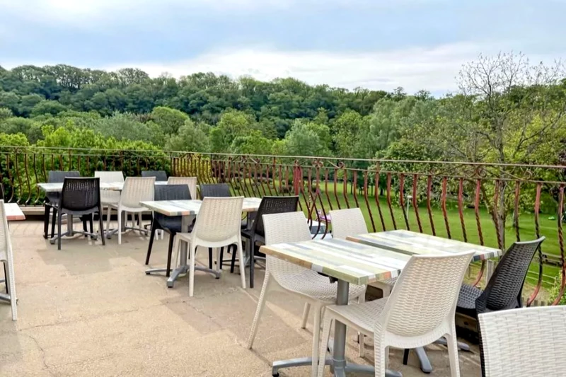 Professionnel  Saint-Léonard-des-Bois  