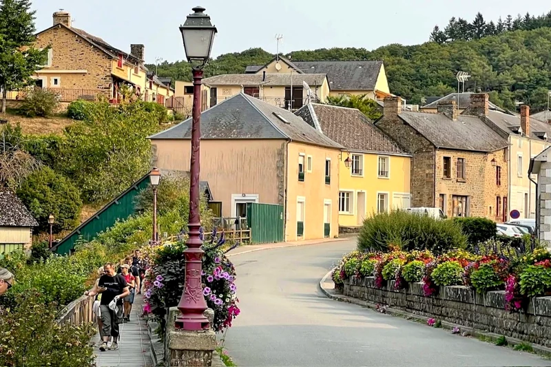 Professionnel  Saint-Léonard-des-Bois  