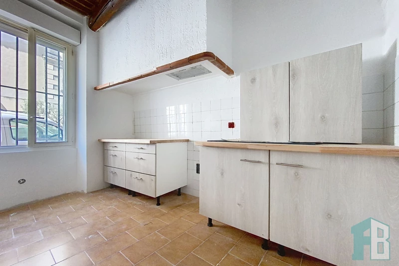 Location appartement Eyguières  