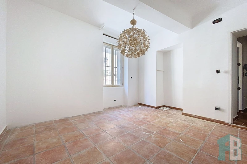 Location appartement Eyguières  