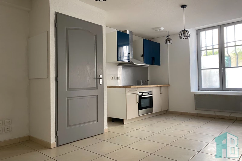 Appartement Eyguières  Location appartement  2 pièces   43&nbsp;m&sup2;