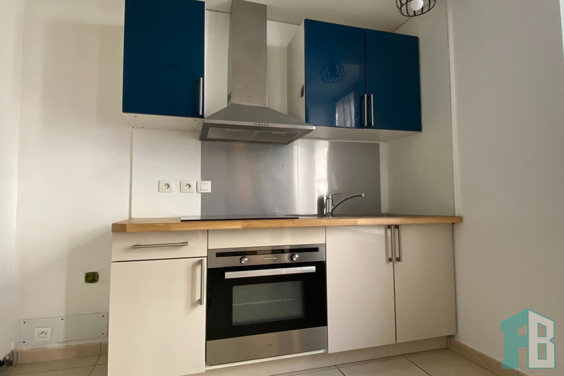 Location appartement Eyguières  