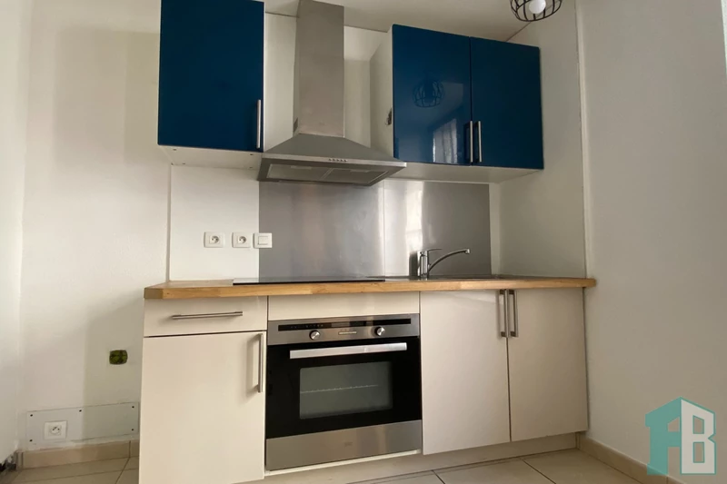 Location appartement Eyguières  