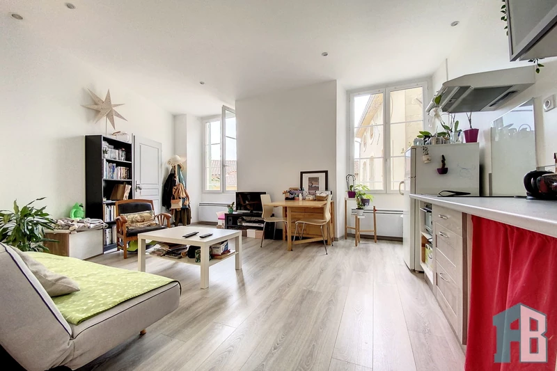 Location appartement Eyguières  
