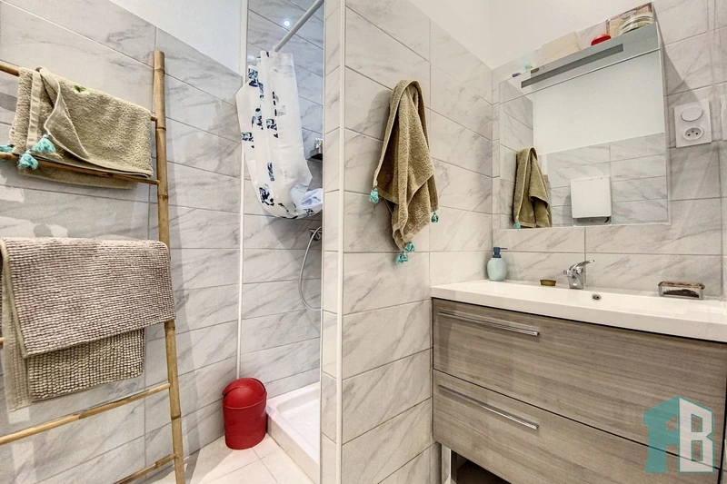 Location appartement Eyguières  