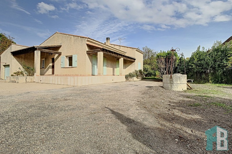 Villa Eyguières Proche village,  Location villa  5 chambres   134&nbsp;m&sup2;