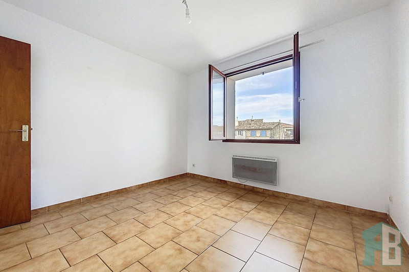 Location appartement Eyguières  