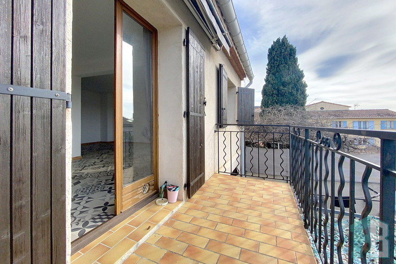 Location appartement Eyguières  