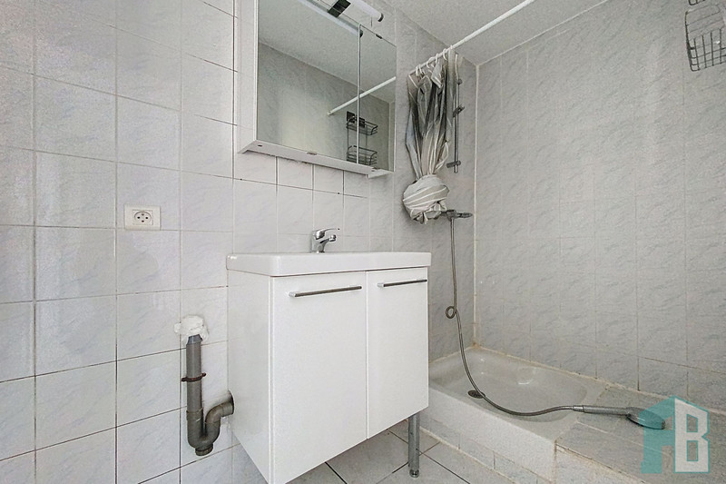 Location appartement Grans  