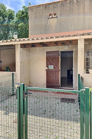 Appartement Eyguières Proche village,  Location appartement  1 pièce   22&nbsp;m&sup2;