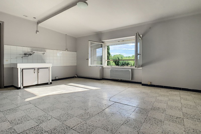 Appartement Eyguières  Location appartement  2 pièces   48&nbsp;m&sup2;