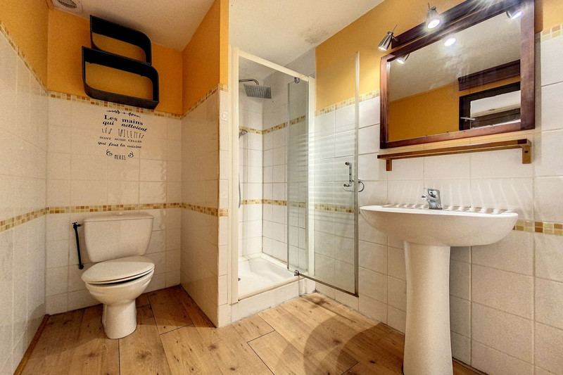 Location appartement Eyguières  