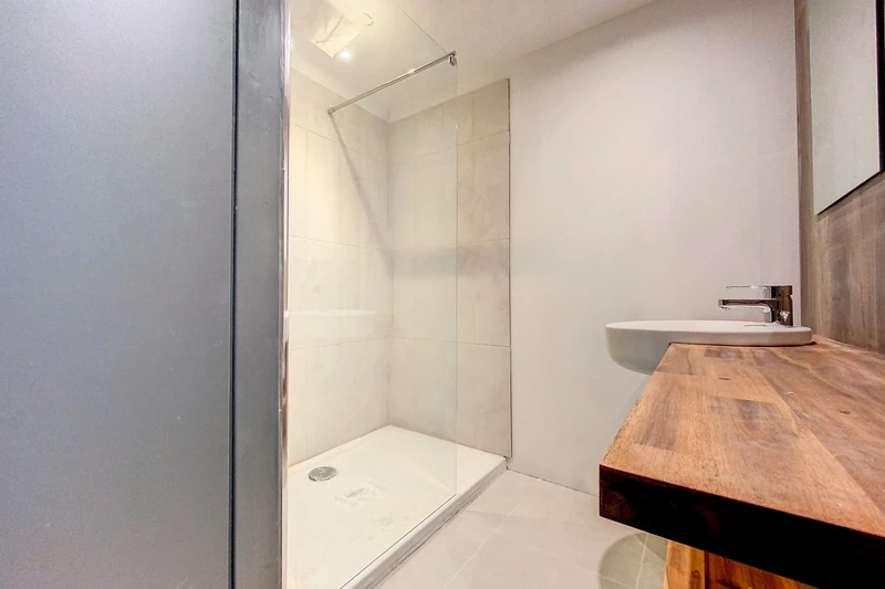 Location appartement Eyguières  