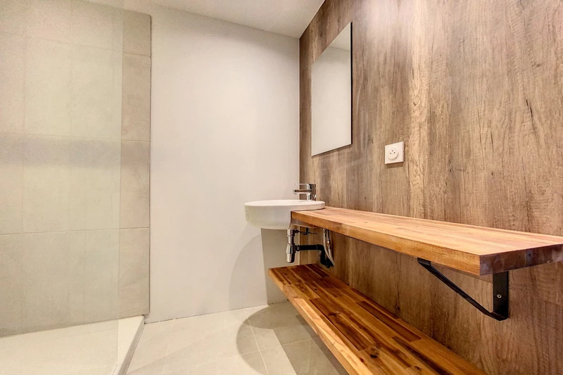 Location appartement Eyguières  
